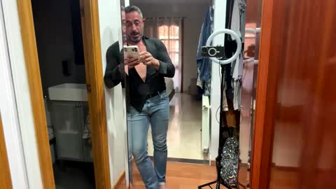 Snapshot of javiercerrob chatting on 02-15-26, 04:58 javiercerrob online show from 02-15-26, 04:58