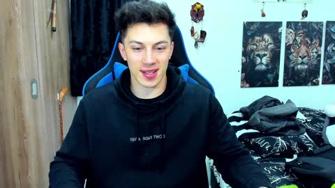 Snapshot of javiersexymann chatting on 12-09-24, 12:45 Javier online show from 12-09-24, 12:45