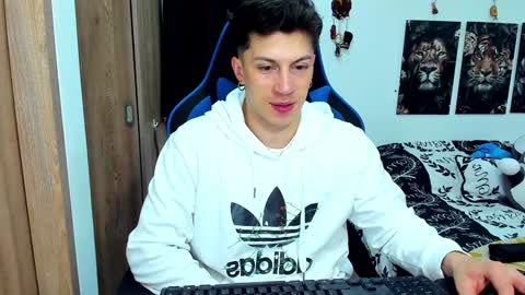 Snapshot of javiersexymann chatting on 01-23-25, 05:35 Javier online show from 01-23-25, 05:35