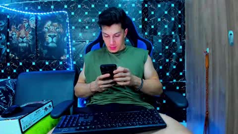 Snapshot of javiersexymann chatting on 09-12-25, 11:37 Javier online show from 09-12-25, 11:37