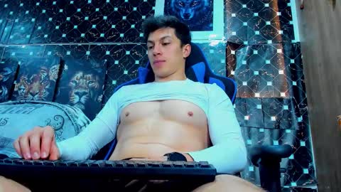 Snapshot of javiersexymann chatting on 01-15-26, 08:23 Javier online show from 01-15-26, 08:23