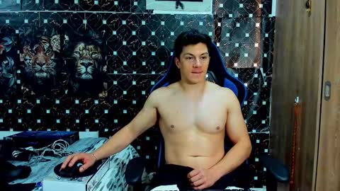 Snapshot of javiersexymann chatting on 03-13-26, 08:15 Javier online show from 03-13-26, 08:15