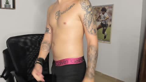 Snapshot of jayalvarrez_ chatting on 01-30-25, 10:19 Jay Alvarrez online show from 01-30-25, 10:19