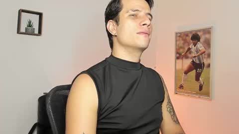 Snapshot of jayalvarrez_ chatting on 02-14-25, 08:26 Jay Alvarrez online show from 02-14-25, 08:26