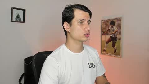 Snapshot of jayalvarrez_ chatting on 02-15-25, 11:03 Jay Alvarrez online show from 02-15-25, 11:03