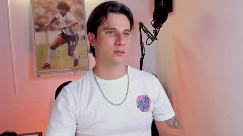 Snapshot of jayalvarrez_ chatting on 10-20-25, 06:41 Jay Alvarrez online show from 10-20-25, 06:41