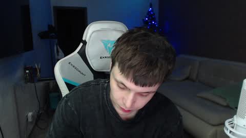 Snapshot of jayce_icestone chatting on 12-31-24, 09:06 Jayce online show from 12-31-24, 09:06