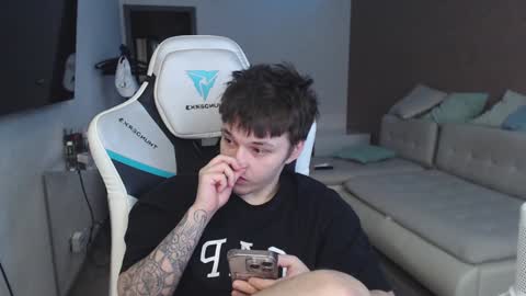 Snapshot of jayce_icestone chatting on 02-08-25, 08:20 Jayce online show from 02-08-25, 08:20