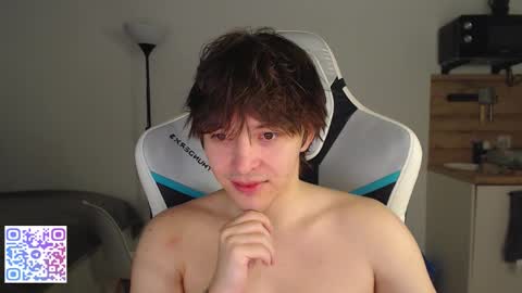 Snapshot of jayce_icestone chatting on 10-06-25, 04:59 Jayce online show from 10-06-25, 04:59