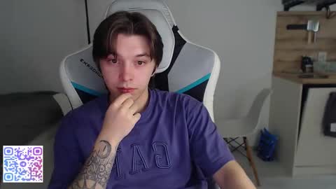 Snapshot of jayce_icestone chatting on 10-23-25, 04:28 Jayce online show from 10-23-25, 04:28