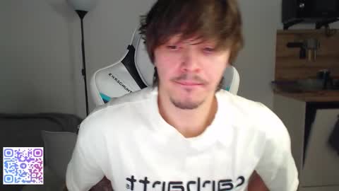 Snapshot of jayce_icestone chatting on 11-12-25, 01:06 Jayce online show from 11-12-25, 01:06