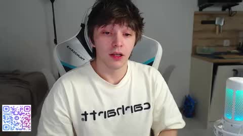 Snapshot of jayce_icestone chatting on 12-04-25, 04:38 Jayce online show from 12-04-25, 04:38