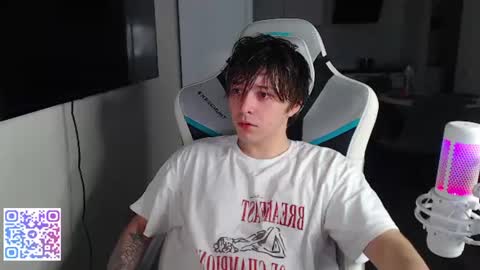 Snapshot of jayce_icestone chatting on 06-27-26, 05:45 Jayce online show from 06-27-26, 05:45