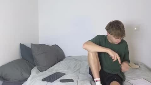 Snapshot of jaycex_69 chatting on 02-08-26, 02:20 THE HOUSE online show from 02-08-26, 02:20