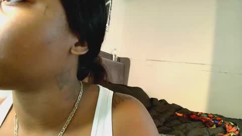 Snapshot of jaydomonique chatting on 10-22-25, 01:28 Naomiruty online show from 10-22-25, 01:28