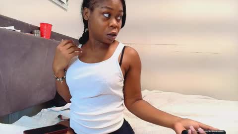 Snapshot of jaydomonique chatting on 11-01-25, 06:04 Naomiruty online show from 11-01-25, 06:04