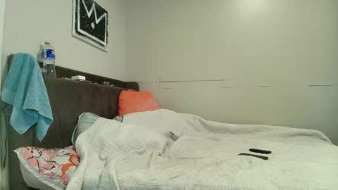 Snapshot of jaydomonique chatting on 12-14-25, 05:57 Naomiruty online show from 12-14-25, 05:57