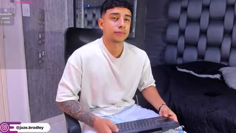 Snapshot of jaze_bradley chatting on 09-16-25, 11:22 jaze_bradley online show from 09-16-25, 11:22