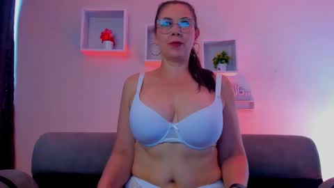 Jazmin online show from 03-10-26, 01:05