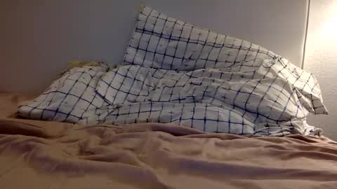 Snapshot of jbach121 chatting on 12-17-25, 05:02 jbach121 online show from 12-17-25, 05:02