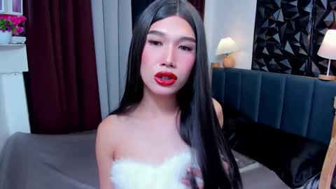 Snapshot of jchugecock chatting on 11-12-25, 11:03 jchugecock online show from 11-12-25, 11:03