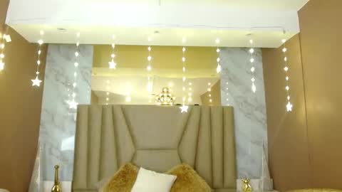 Snapshot of jean_bella chatting on 03-12-26, 04:13 Bella online show from 03-12-26, 04:13