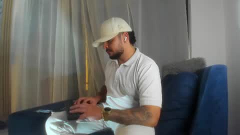 Snapshot of jeann_alex chatting on 06-20-26, 01:09 Jean alex online show from 06-20-26, 01:09