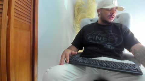 Snapshot of jeann_alex chatting on 06-26-26, 02:05 Jean alex online show from 06-26-26, 02:05