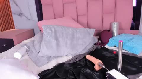 Jeen Taylor online show from 03-09-25, 01:14