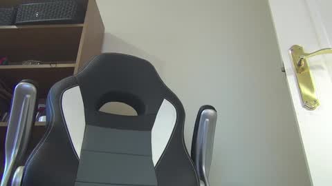 Snapshot of jeeves4469 chatting on 01-10-25, 10:28 Chris online show from 01-10-25, 10:28