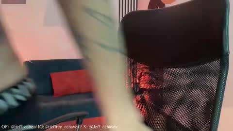 Snapshot of jeff_cube chatting on 10-15-25, 12:44 Jeff and Mugi Independent model online show from 10-15-25, 12:44