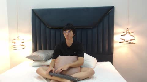 Snapshot of jeffbellfort chatting on 11-19-25, 09:20 JeffBellfort online show from 11-19-25, 09:20