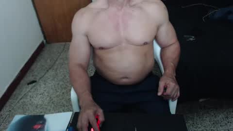 Snapshot of jefmuscletw chatting on 01-26-25, 07:52 brayam online show from 01-26-25, 07:52