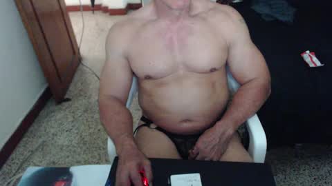 Snapshot of jefmuscletw chatting on 01-31-25, 07:08 brayam online show from 01-31-25, 07:08