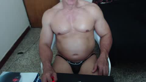 Snapshot of jefmuscletw chatting on 03-05-25, 12:33 brayam online show from 03-05-25, 12:33