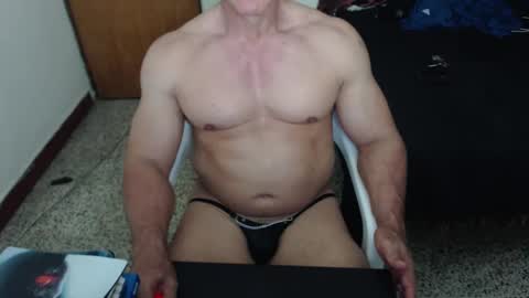 Snapshot of jefmuscletw chatting on 03-09-25, 10:52 brayam online show from 03-09-25, 10:52