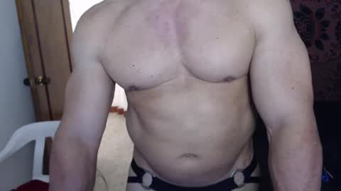 Snapshot of jefmuscletw chatting on 03-12-25, 07:17 brayam online show from 03-12-25, 07:17
