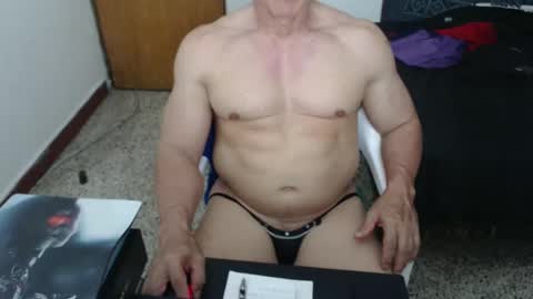 Snapshot of jefmuscletw chatting on 09-27-25, 03:00 brayam online show from 09-27-25, 03:00