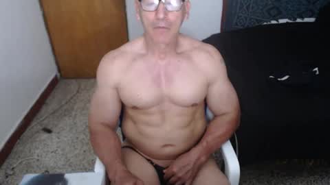 Snapshot of jefmuscletw chatting on 05-11-26, 01:39 brayam online show from 05-11-26, 01:39