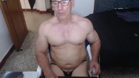 Snapshot of jefmuscletw chatting on 05-12-26, 04:15 brayam online show from 05-12-26, 04:15