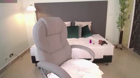 jeinnovemontenegr0 online show from 03-14-26, 11:48