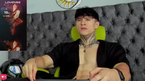 Snapshot of jeins_carter chatting on 01-07-25, 01:46 JC online show from 01-07-25, 01:46