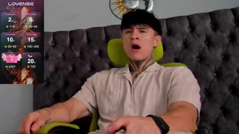 Snapshot of jeins_carter chatting on 01-08-25, 04:54 JC online show from 01-08-25, 04:54