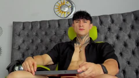 Snapshot of jeins_carter chatting on 01-25-25, 01:41 JC online show from 01-25-25, 01:41