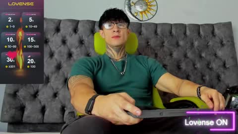 Snapshot of jeins_carter chatting on 02-21-25, 01:22 JC online show from 02-21-25, 01:22