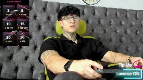 Snapshot of jeins_carter chatting on 03-05-25, 04:57 JC online show from 03-05-25, 04:57