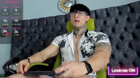 Snapshot of jeins_carter chatting on 03-08-25, 01:36 JC online show from 03-08-25, 01:36