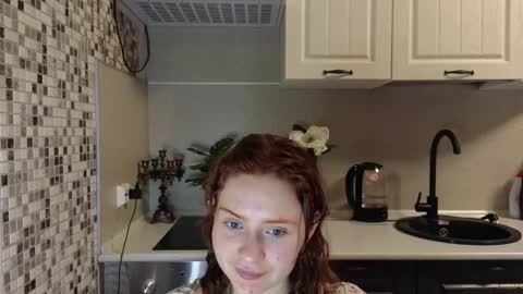 Snapshot of jelly_cherry chatting on 12-16-24, 09:31 Emily online show from 12-16-24, 09:31