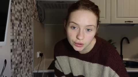 Snapshot of jelly_cherry chatting on 01-15-25, 07:44 Emily online show from 01-15-25, 07:44