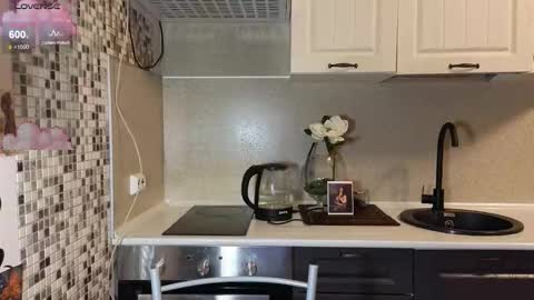 Snapshot of jelly_cherry chatting on 10-13-25, 08:20 Emily online show from 10-13-25, 08:20